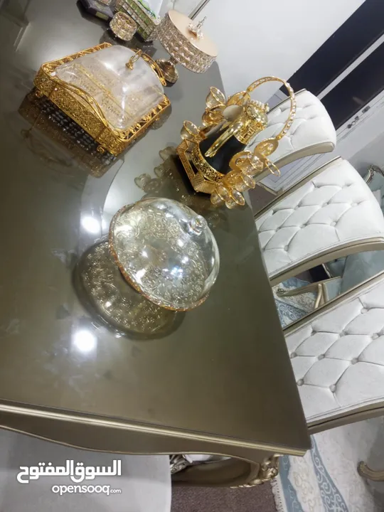 طاولة صفرة