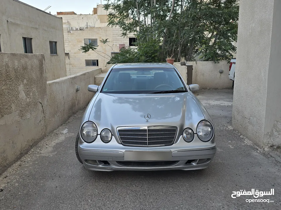 مرسيدس E200 Elegance للبيع موديل 2000 نظيفة