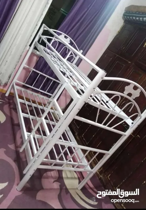 تخت  طابقين حديد ثقيل متوفر الوان اسود وابيض وزهري فقط