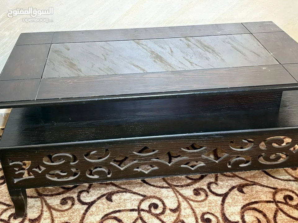 طقم كنب خشب زان مصري 9 مقاعد تفصيل بحاله ممتازه للبيع  + طقم طاولات عدد 3 +سجاده 5×5  + برادي عدد 2