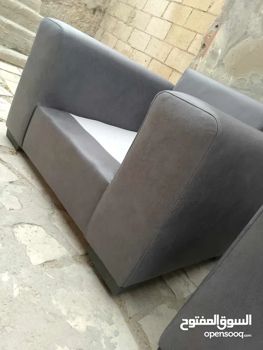 منجد كنب متنقل + نجار لفك وتركيب جميع انواع غرف النوم  ـ صيانة الكنب كامل داخل المنزل  -تغير اسفن