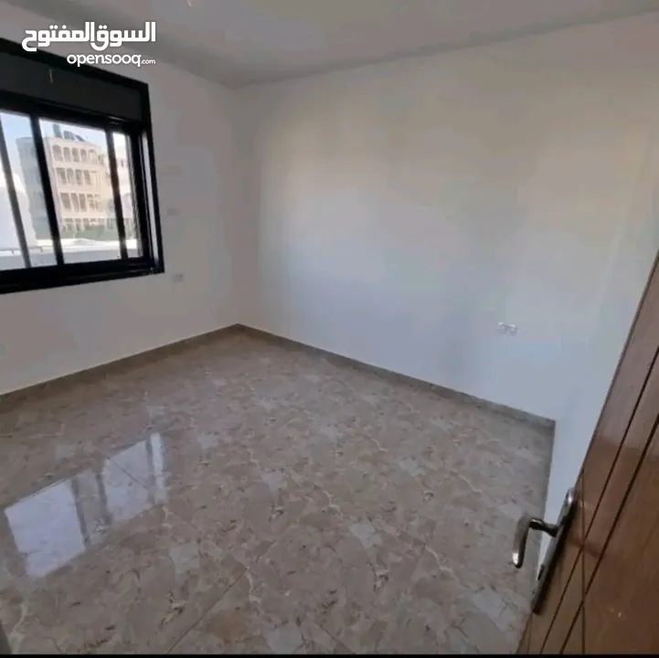 شقة مع مطبخ وساعة ماء وكهرباء قرب عسل وبصل