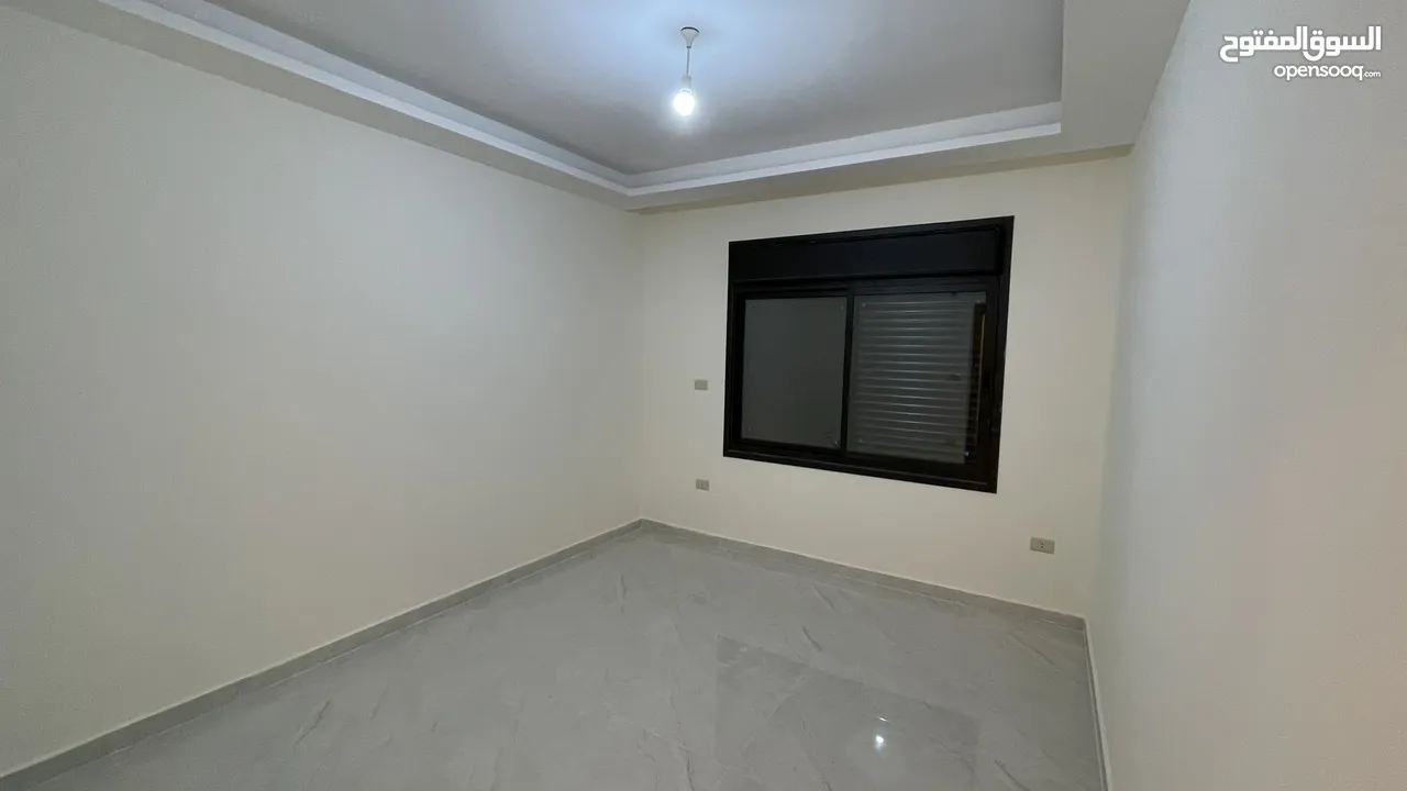 شقة طابق ثاني للبيع في شارع الجامعة الاردنية من المالك مباشرة