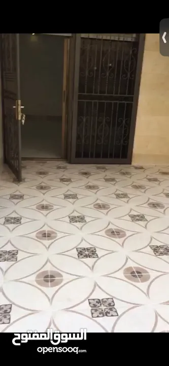 شقة فاخرة للبيع 180 متر مع حديقة 200 متر و شلال و مطبخ فخم راكب و سخان شمسي  غير مفروشة - من المالك