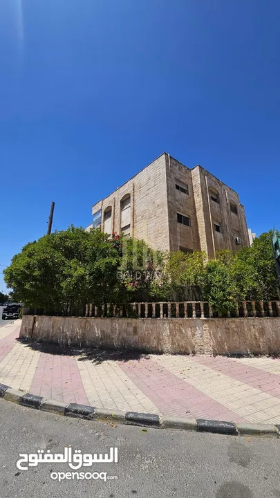 في أجمل مناطق خلدا(بالقرب من روان كيك) عمارة عائلية تملك شقة طابق أول 140م بسعر مميز/ ref 9507