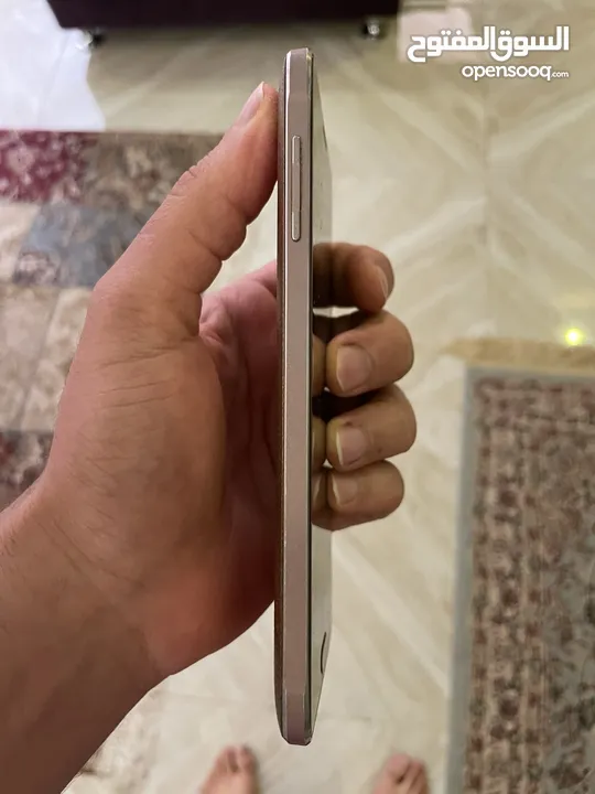 للبيع جهازين جوالات وطابعة نوع ليكس مارك وطقم كنب برتقالي نظيف جدا 4 طقم