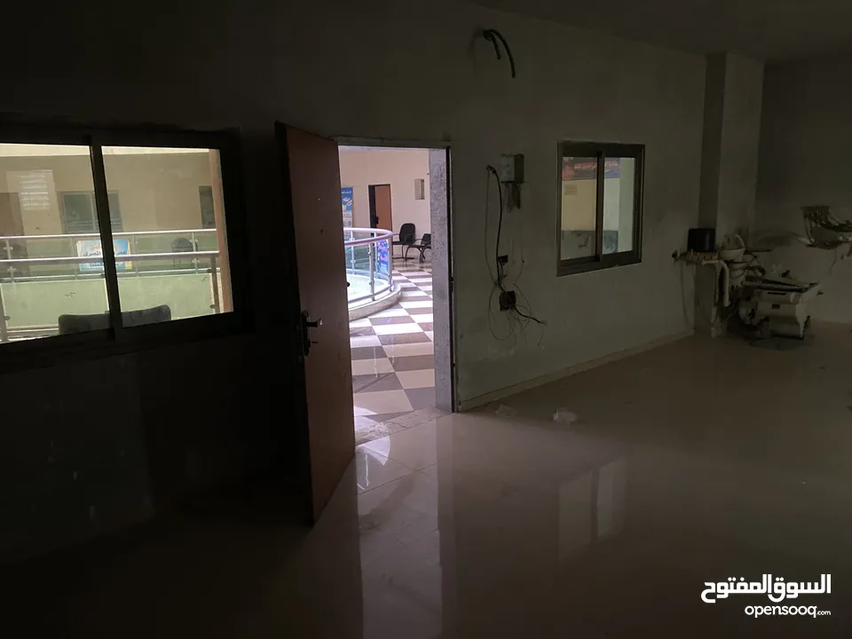 محل في سيتي سنتر مبلط ومقصور وجاهز