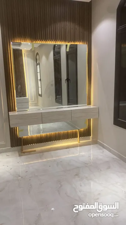 زجاج مرايا سيكوريت تفصيل وتركيب جميع انواع الزجاج وديكورات مرايا المداخل مع الاضاءة