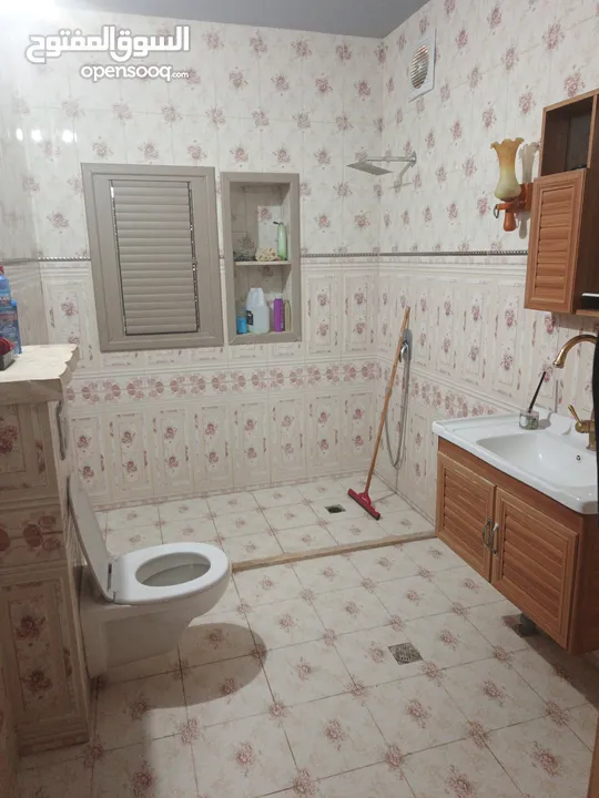بيت طابق اول مدخل مستقل