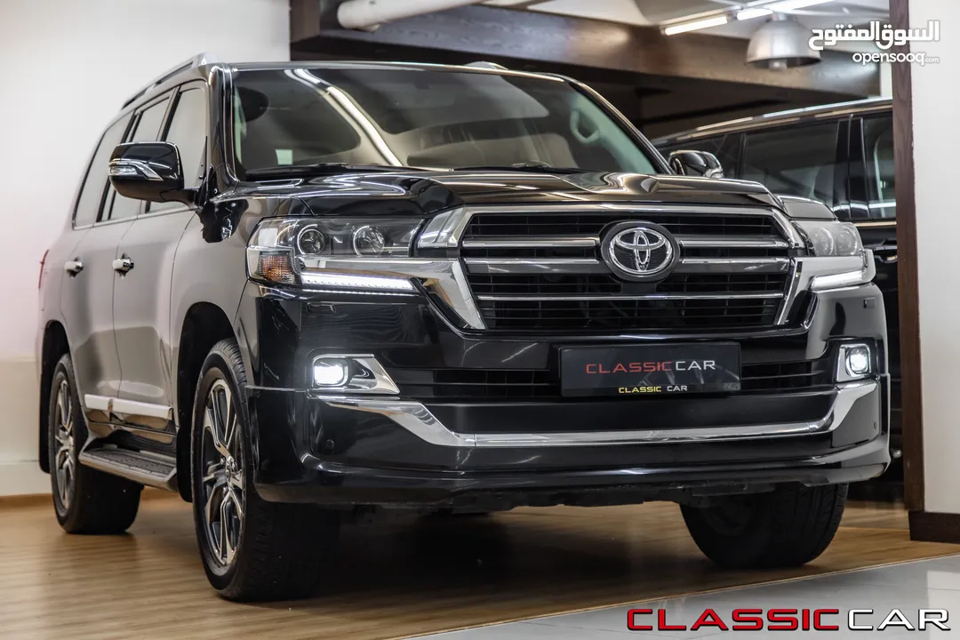 Toyota Land Cruiser 2020 Gx-r V8 Grand Touring   السيارة وارد الشركة