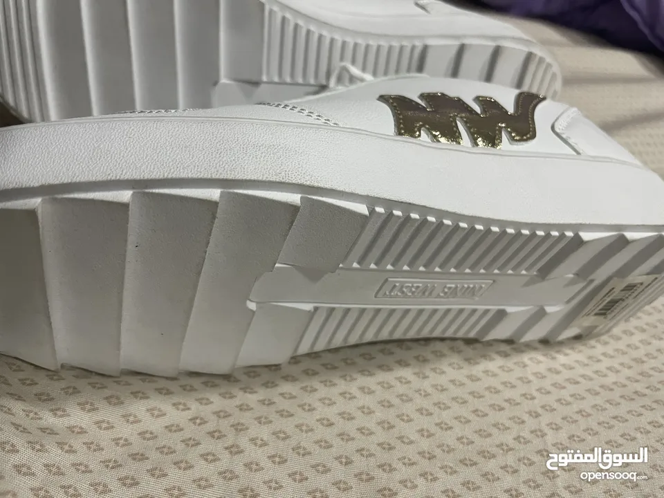 بوتين جداد مقاس 39 من ماركة Nine West