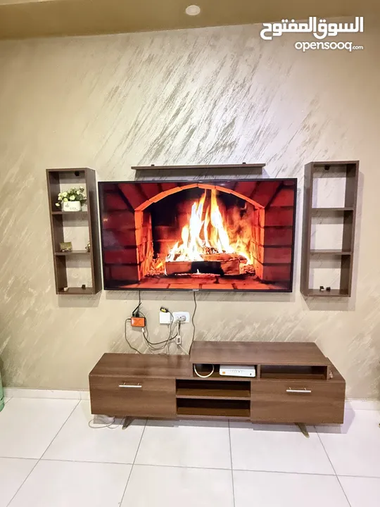سعر مغري جدا!! صوبا حجم كبير صوبة كافيهات دائرية بحالة الوكالة +واجهة تلفاز tv unit بحالة ممتازة جدا