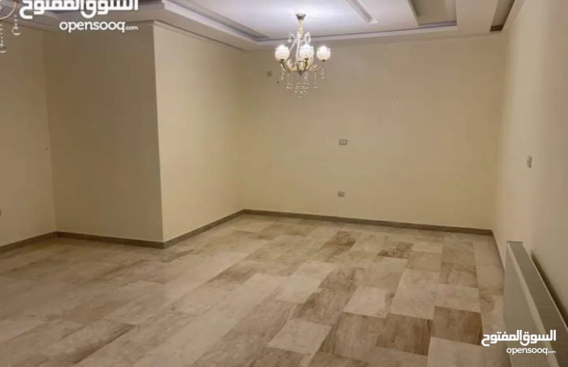 شقة سوبر ديلوكس - طريق المطار - 3نوم 1ماستر - 240م - مطلة - قريبة من الخدمات العامة
