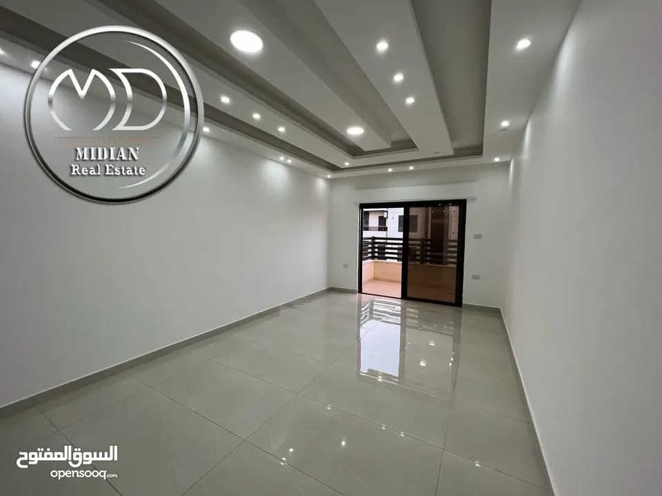 شقة دوبلكس طابق اخير مع روف للبيع عرقوب خلدا مساحة 200م مع تراسات اطلالة رائعة بسعر مميز جداً