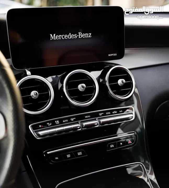 Mercedes Benz GLC 200 - 2020 - وارد وكالة وتحت الكفالة
