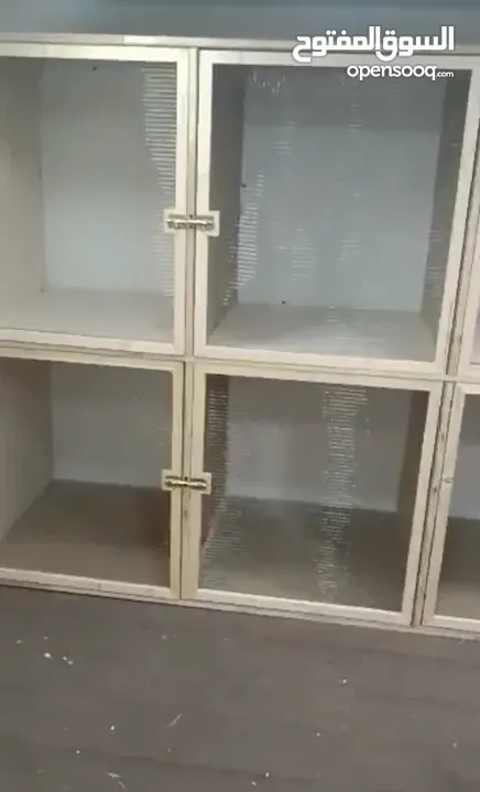 قفاص خشب مستعمله لاكن البواب خربانه شوف الوصف