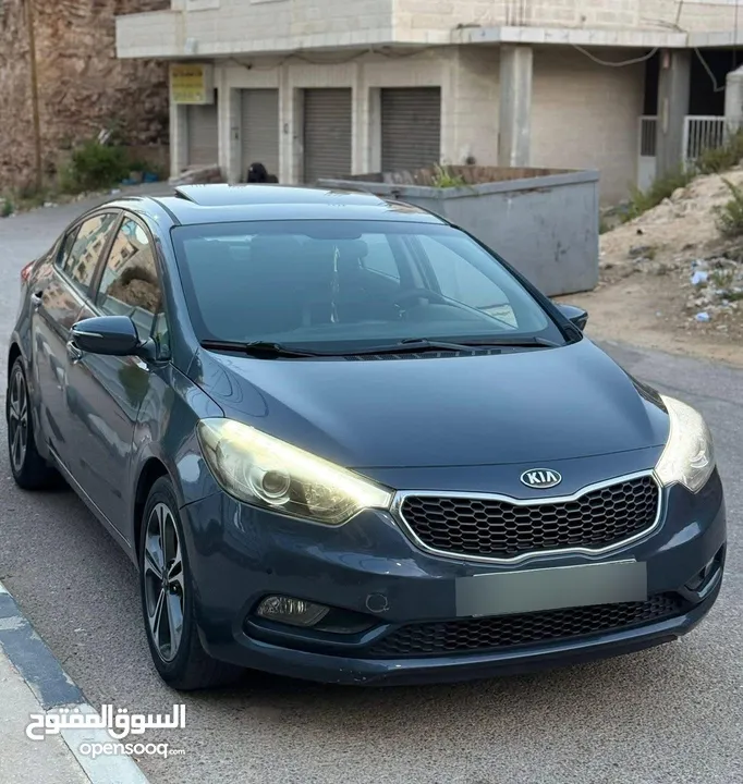 سيراتو 2014 مع فتحه اصل خصوصي .بحاله ممتازه .فيها تغير سمكه فخده .الخليل او رام لله