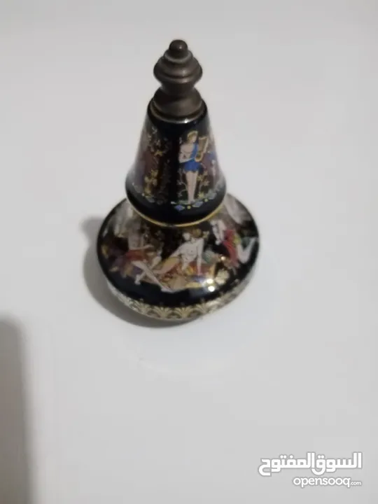 عطر فاخر قبرصي مرسم بماء الذهب عطرها الاصلي بالداخل تاريخ 89/2/3