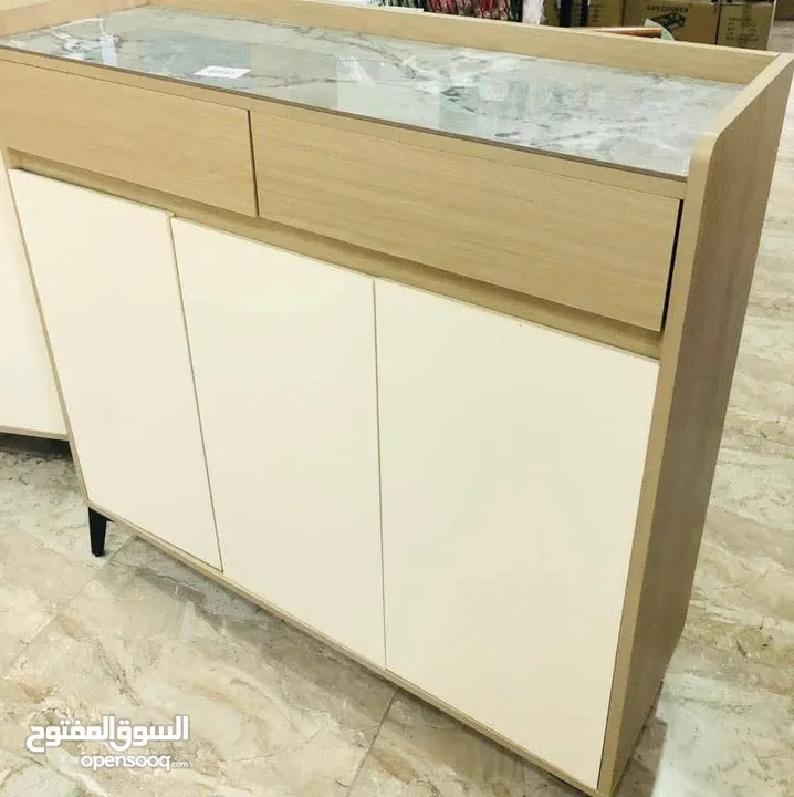 بتصميم أوروبي فاخ  خزانة بثلاث دفات بالحجم السوبر