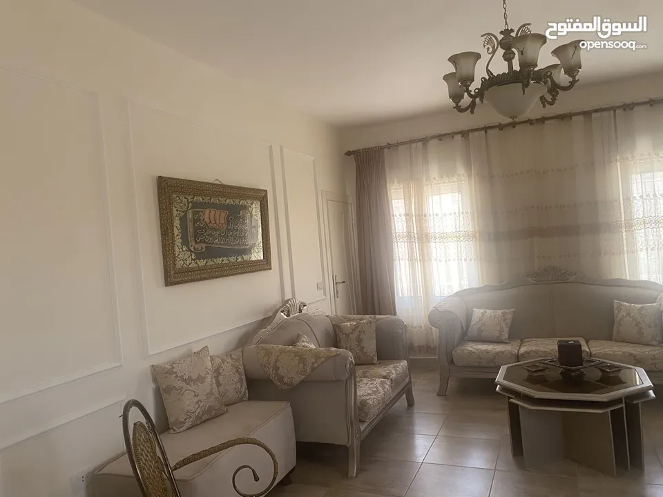 بيت مستقل للبيع منطقة هادئة ومريحة للسكن