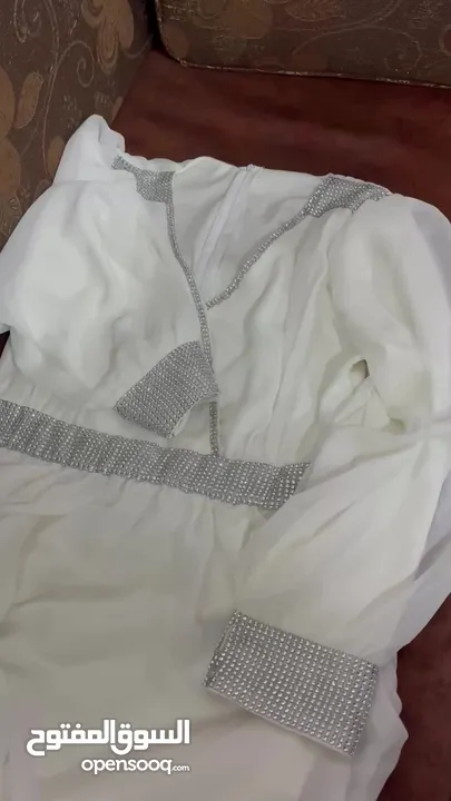 فستان حفلات ابيض مبطن دبل كلوش