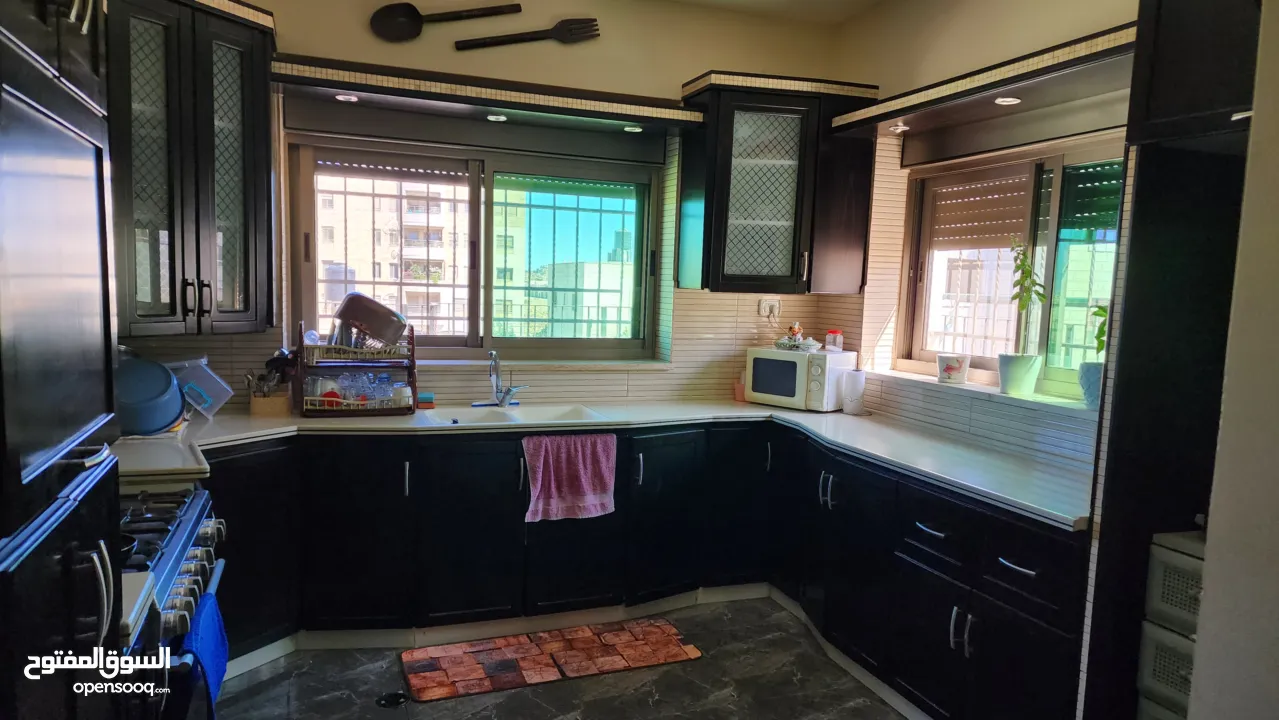 شقه روف للبيع في منطقه هادئه مطله في بيتونيا قرب مدارس نور الهدى من المالك مباشرة وبدون عموله