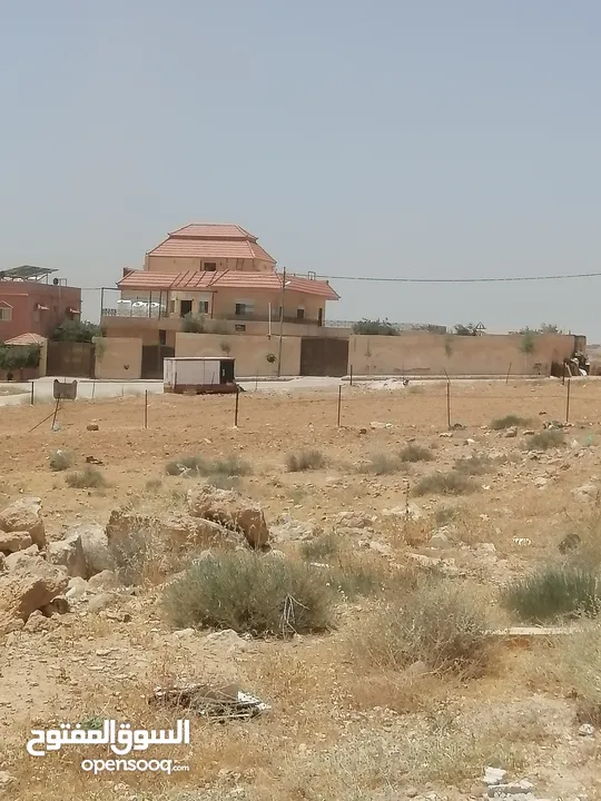 منزل للبيع على شارع 100 مطل منطقة جميلة جدا و هاذيه