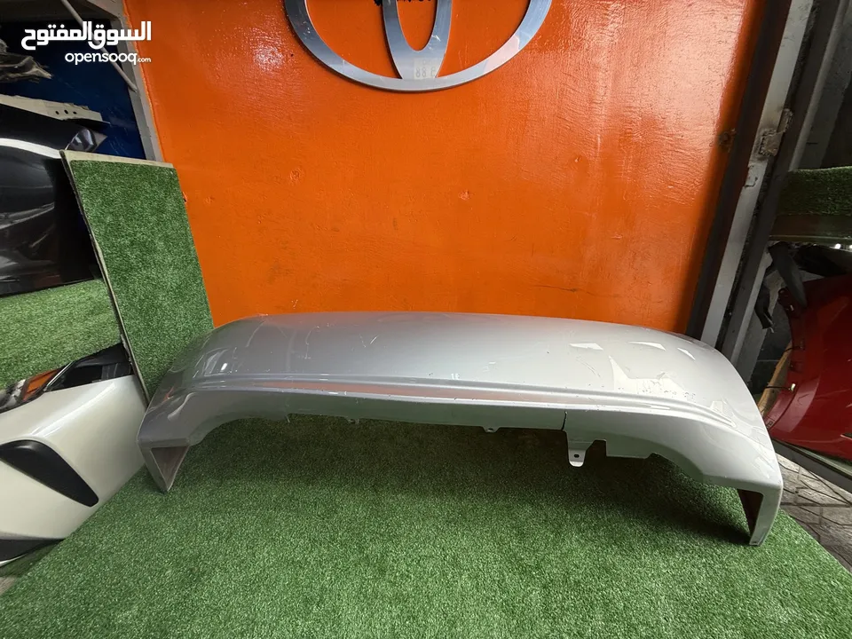 صدام خلفي تويوتا بريوس 2010-2015  اصلي مستعمل بحالة جيده موضوح بصور  Toyota Prius 2010-2015