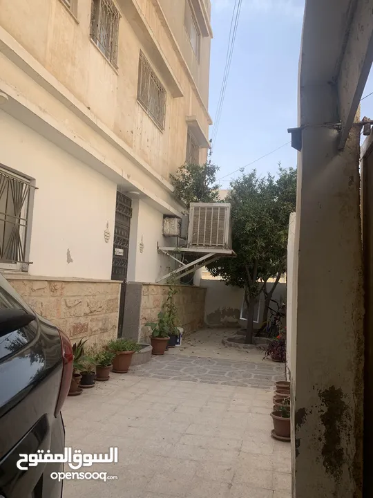 عمارة للبيع في وادي الحجر