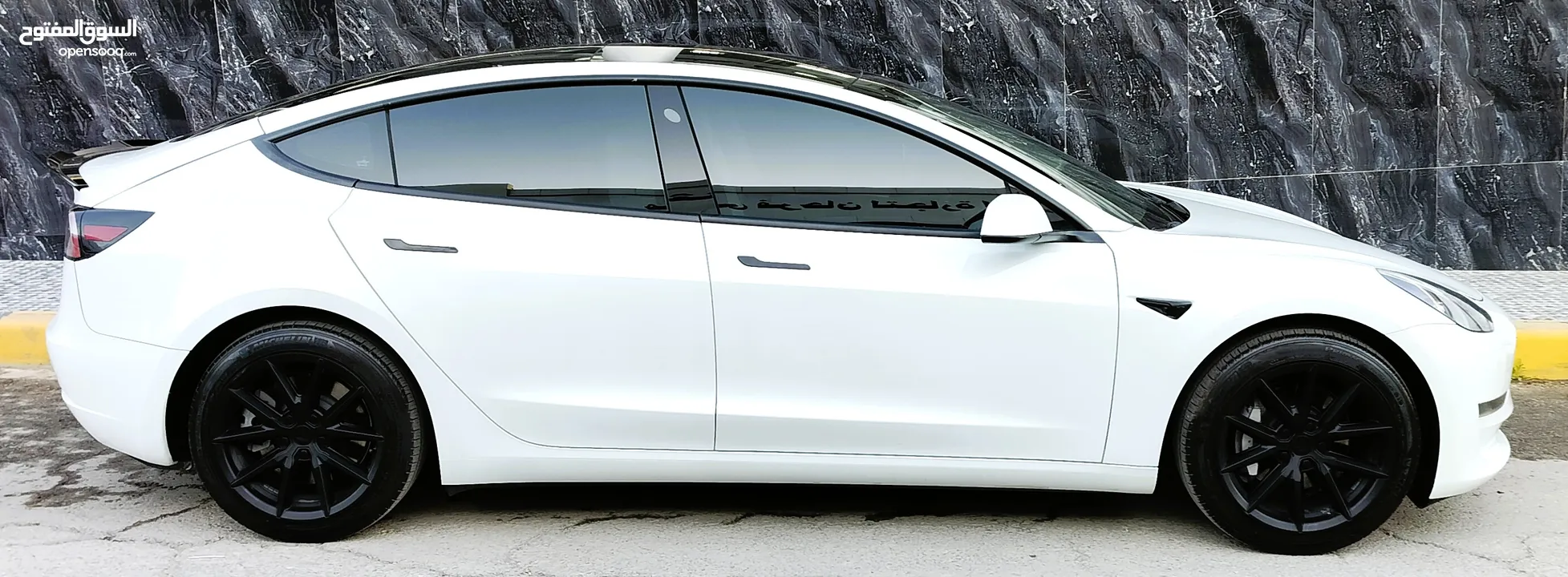 تيسلا 2022 model 3 فحص كامل اوتوسكور +B بدون ملاحظات بودي (كرت ابيض) بحالة الوكالة بسعر لقطة ومحرووق