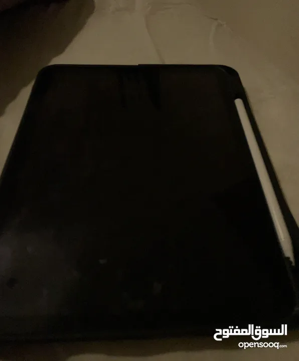 Ipad 10th generation مستعمل 4 شهور بحالة الجديد