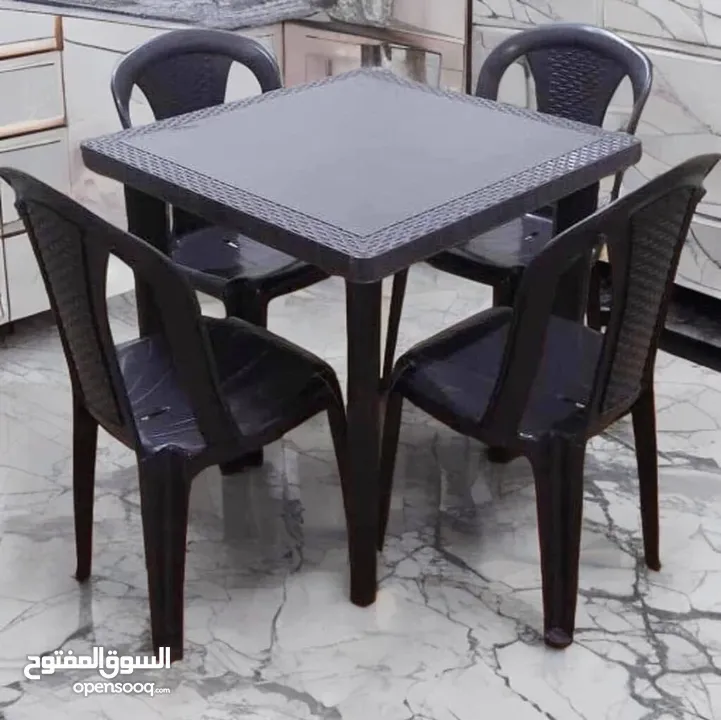 طاولة و 4كراسي