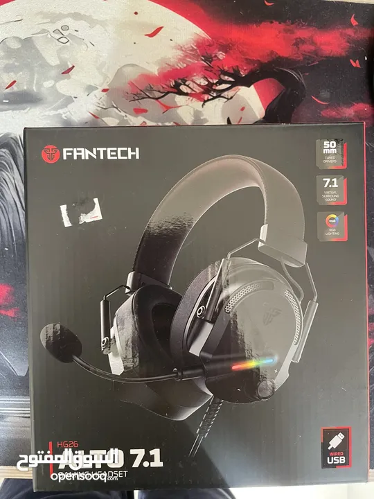 Pc للبيع مع شاشتين وماوس وكيبورد وسماعه