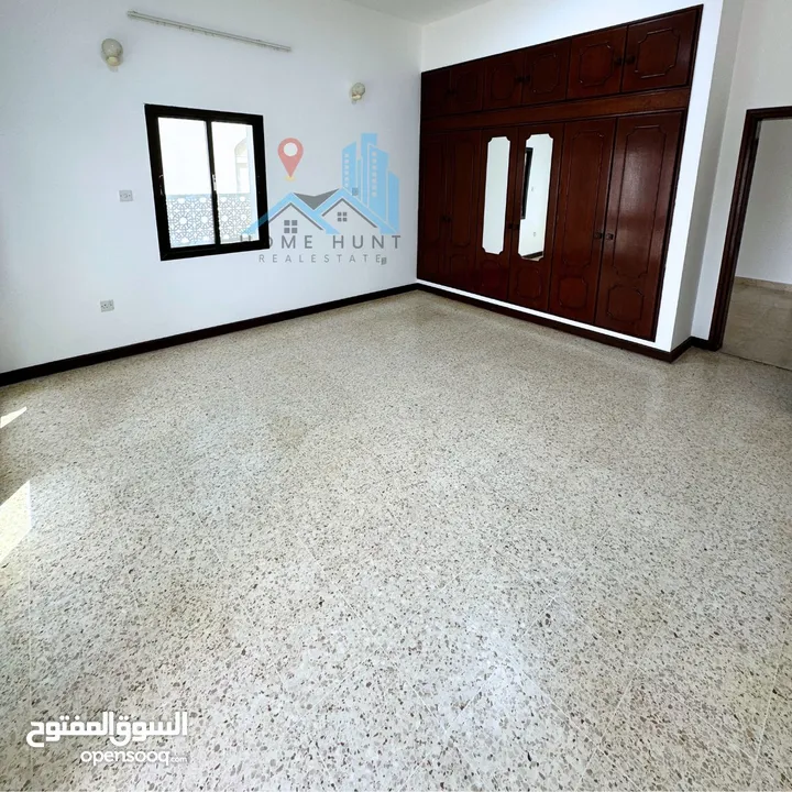 SHATTI AL QURM  5+1 BR TRADITIONAL BEACH SIDE VILLA