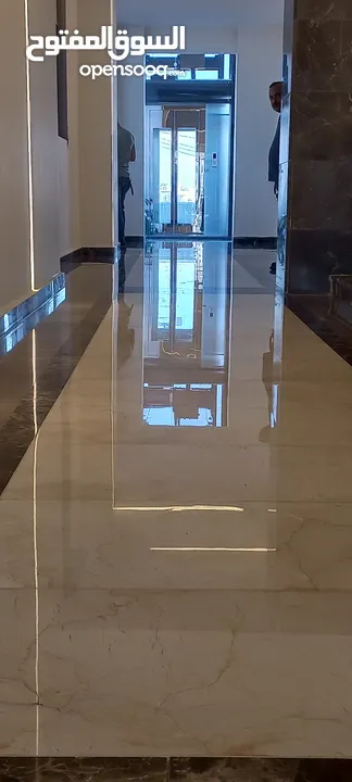 جلي وتلميع لبلاط والرخام