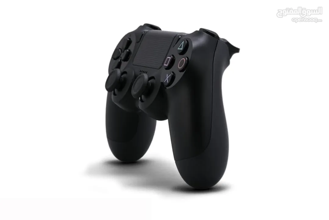 جهاز ps4 بحاله ممتاز للبيع مع 2 وحدات تحكم اصليات متوفر توصيل لكل الخارطه