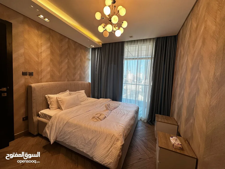 للايجار شقه راقيه مفروشه مع الكهرباء والانترنت فتح إلكتروني برج جديد  في الحوره وتشمل جميع الخدمات