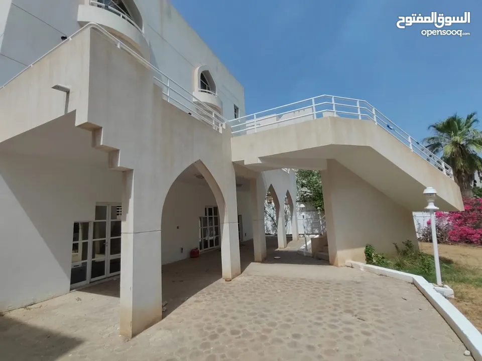 For rent standalone villa 6BHK Qurum 