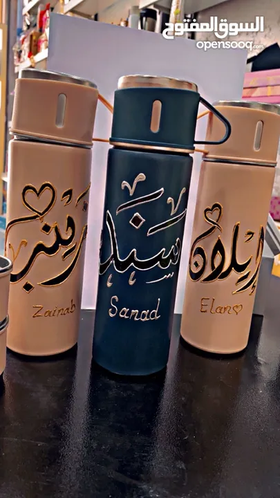 سخانة حافظة الحرارة يتوفر كتابة جميع الاسماء معها بيجي معها تلت كاسات