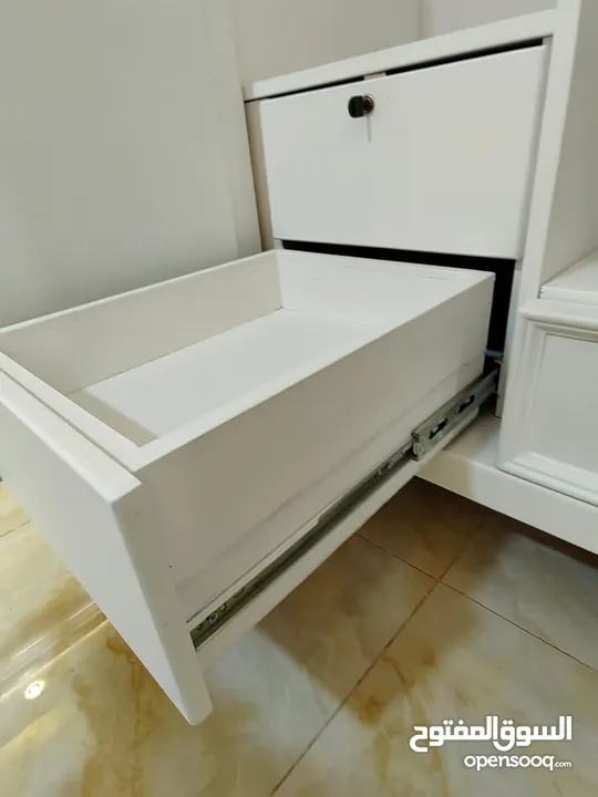 غرفه نوم امريكي   اشلي   ثقيله جدا جدا.    سبب البيع السفر  بسعر حرق والله بعوض  الغرفه ماببتعوض