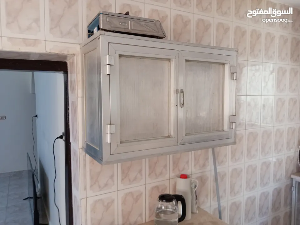 مطبخ المنيوم قديم و لكن بحالة جيده للبيع
