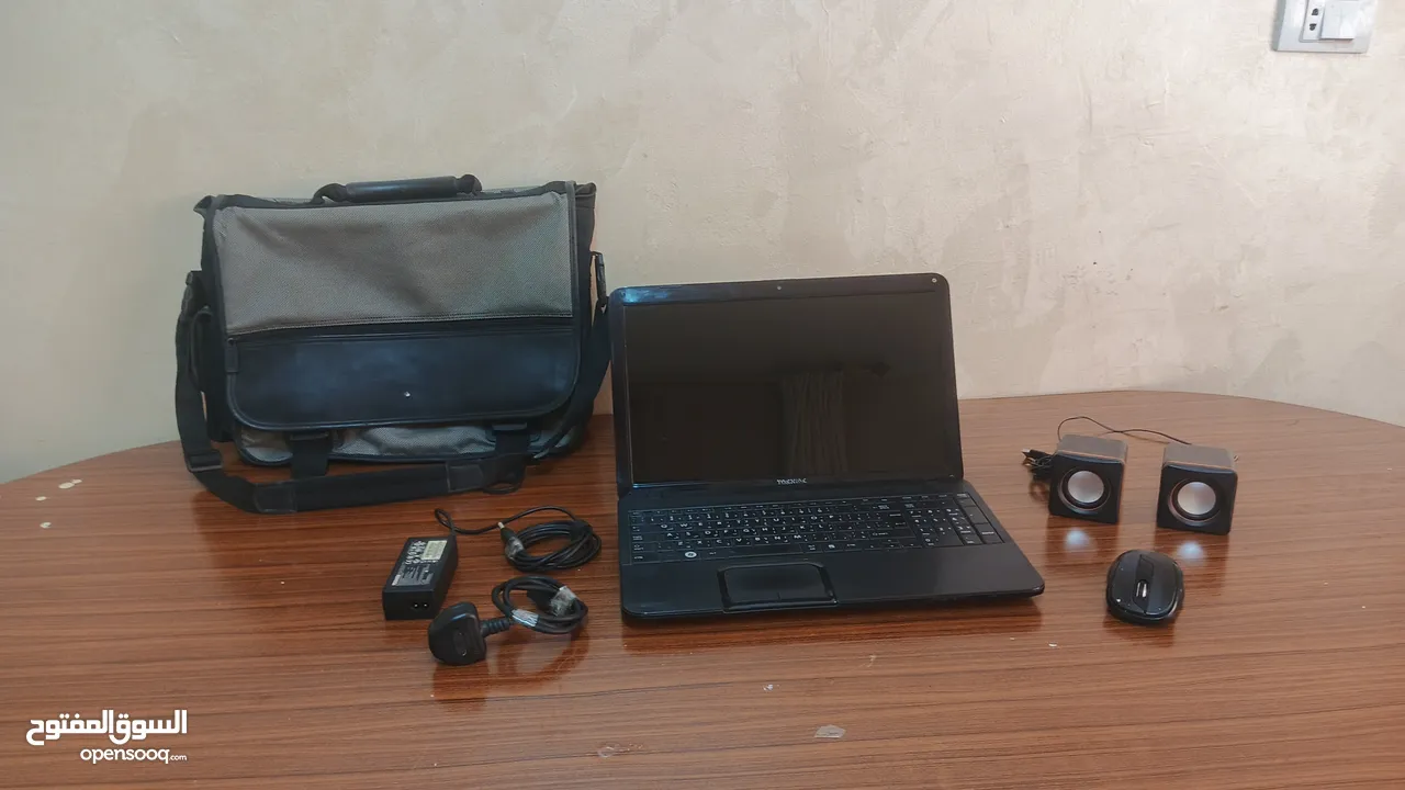 للبيع لابتوب Toshiba Satellite C850-A786 تصميم أنيق وهيكل خارجي بحالة جيدة .