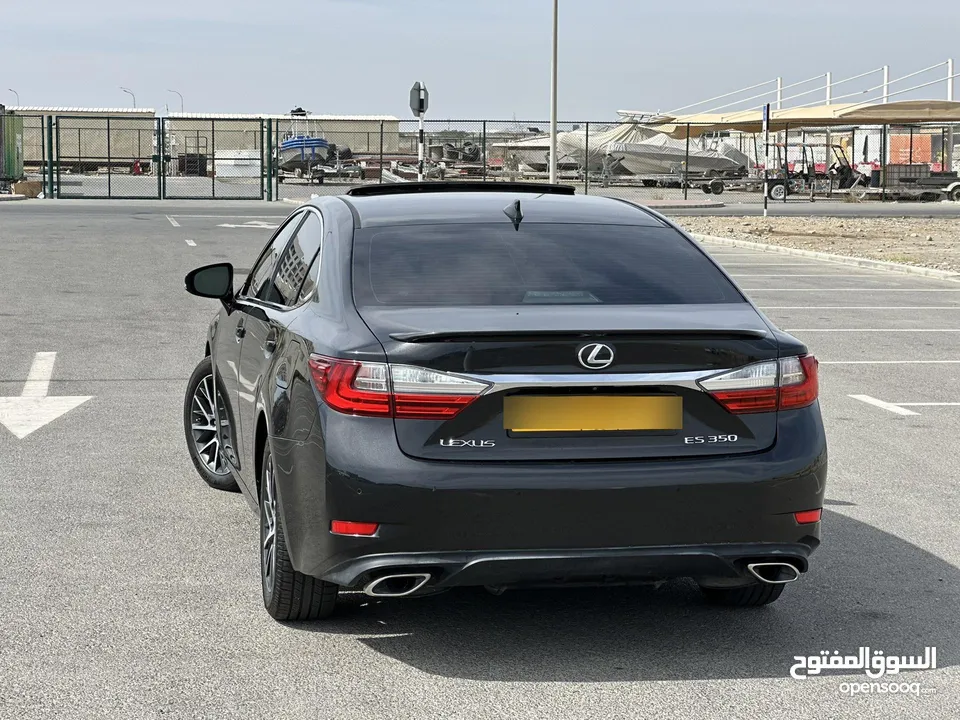 لكسزز Es350 نظيفه جدا بدون عيوب 2018