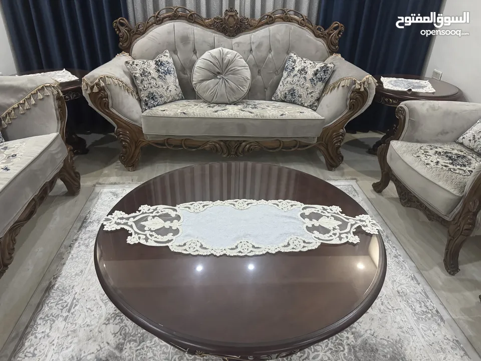 طاولات غرفة ضيوف بنقوش فاخرة من الخشب والفايبر المقاوم للماء