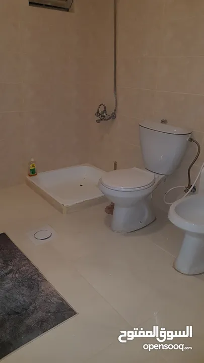 مزرعة للبيع ، بها بيت