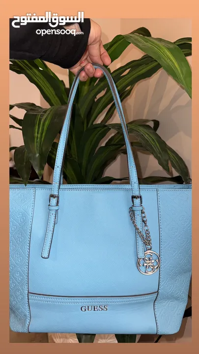GUESS tote bag...beautiful turquoise color...worn once...like new 35jds