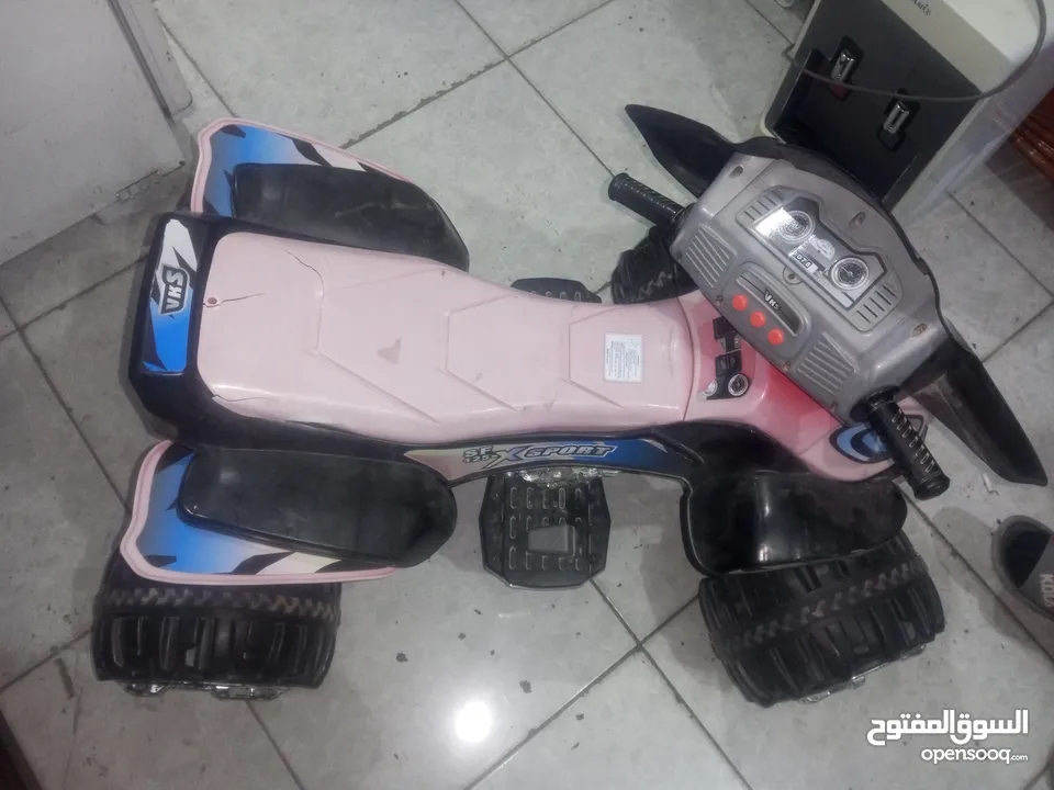 سيارة شحن فخمة جدا بحاجة لشاحن بحالة ممتازة موجودة في الزرقاء الجديدة للبيع