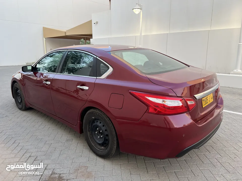 Nissan Altima 2.5L Driver is foreigner / المستخدم أجنبي نيسان ألتيما