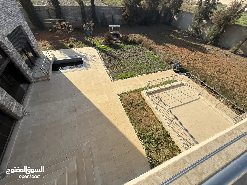 فيلا مميزة للبيع قرب مشروع إلاندلسية مساحة الأرض 4 دونم 7 نوم
