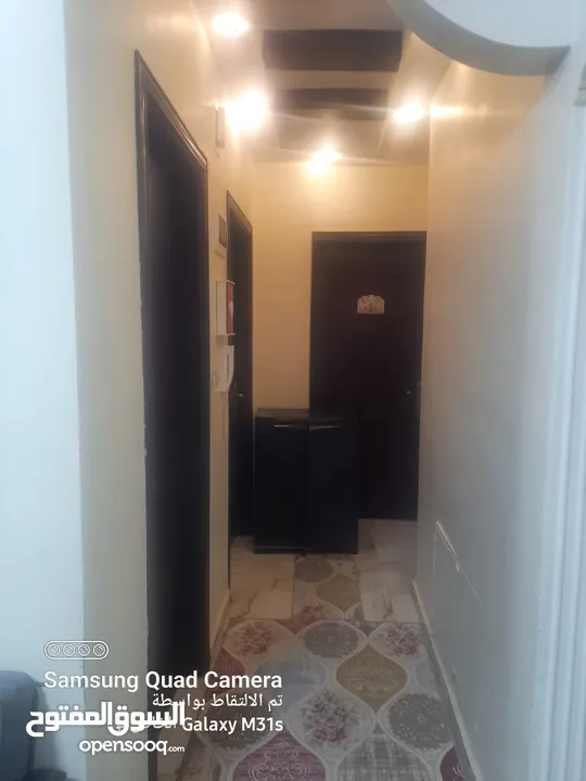 شقه طابق ثاني للبيع في ضاحيه الاستقلال